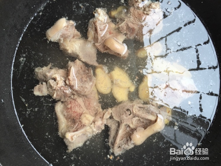 羊蝎子炖萝卜的做法