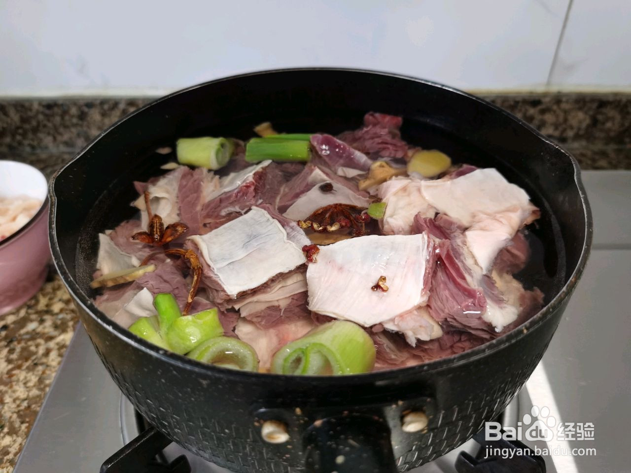 炖白萝卜牛腩汤冬季滋补的做法