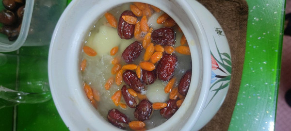 冰糖雪梨银耳羹