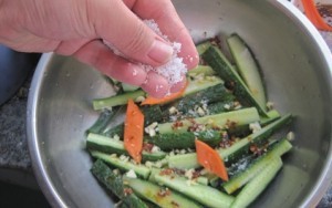 食补佳品腌黄瓜的做法
