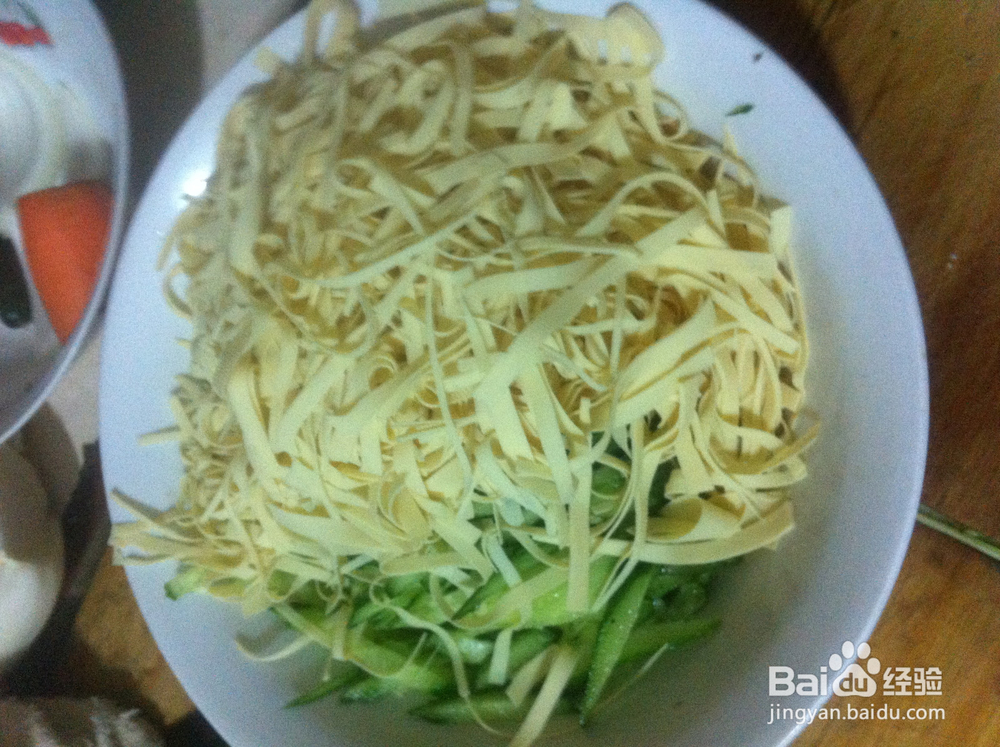黄瓜拌干豆腐～～酸辣