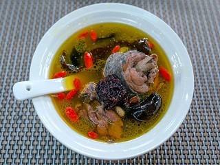 黑豆黑枣乌鸡汤怎么做?