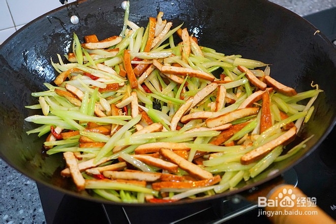 青椒炒香干做法