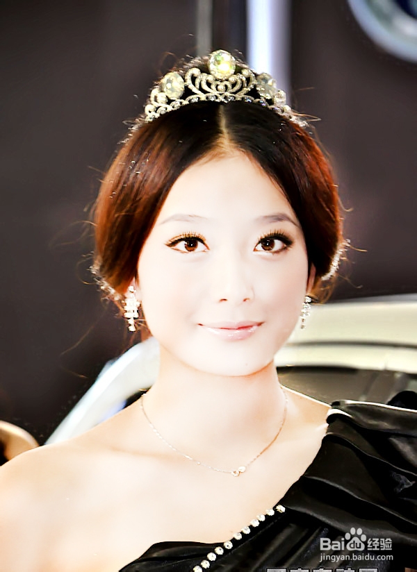 ps让美女的皮肤变得白皙：[1]用减淡工具