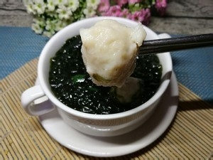 教你怎么做墨鱼丸豆苗汤