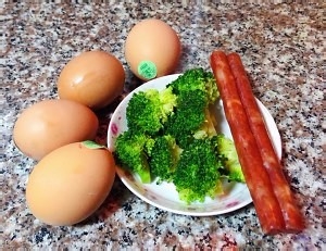 腊肠炒鸡蛋的做法