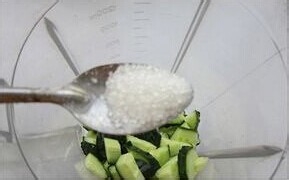 自制夏日减肥祛斑饮品——黄瓜酸奶