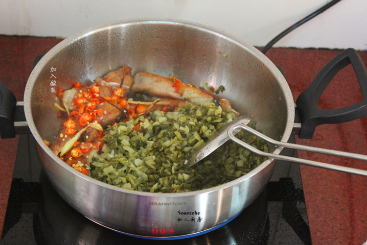 没见过的酸菜炒鱼做法,快来看看!