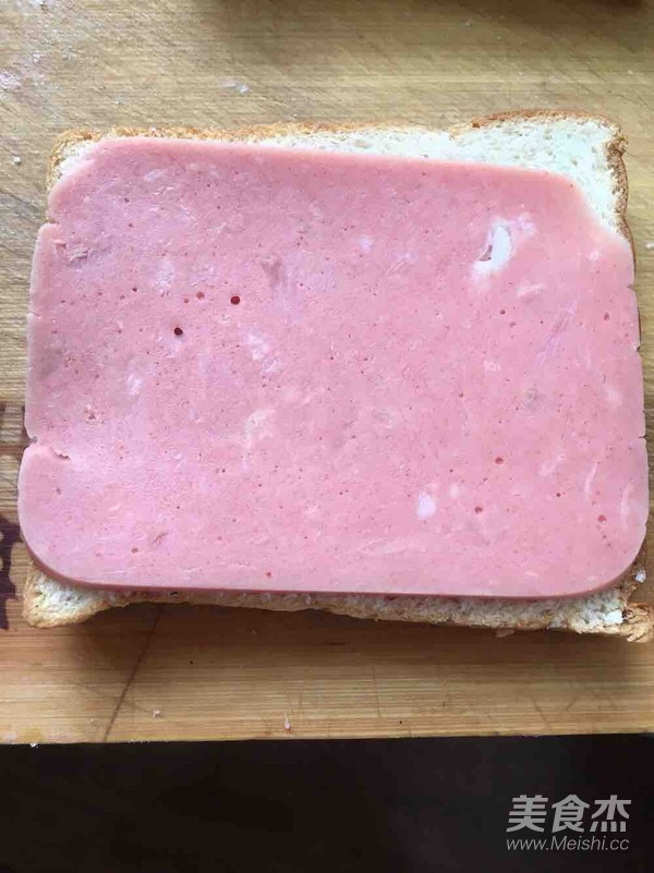 火腿鸡蛋三明治