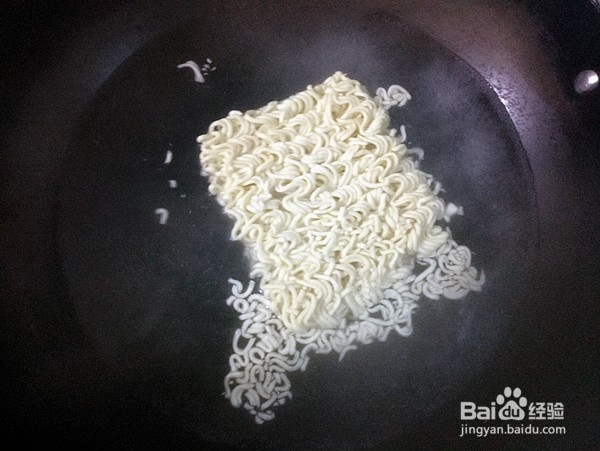 教你做煎蛋肉肠面