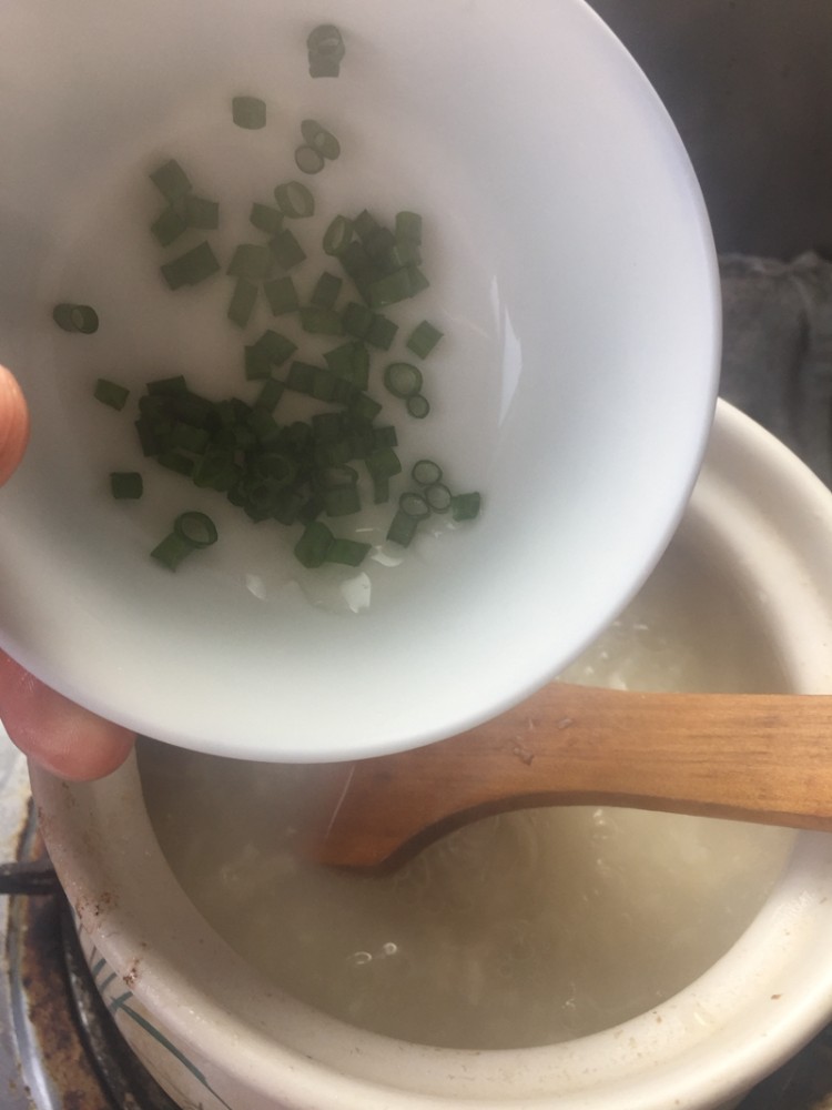 洋葱鸡腿粥超级好吃，不会做我来教你