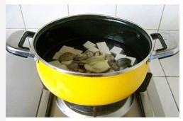 龙井蛤蜊豆腐汤