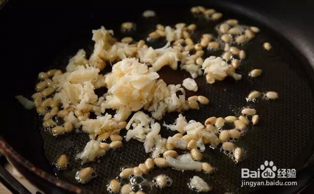 农家菜做干贝蛋白炒饭