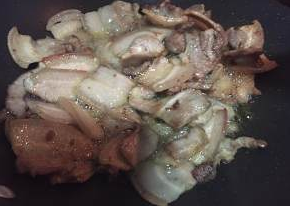 香辣爆炒回锅肉