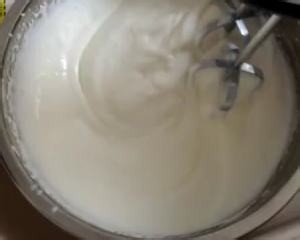 美食制作牛奶巧克力慕斯
