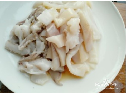 制作牡蛎鱿鱼粥