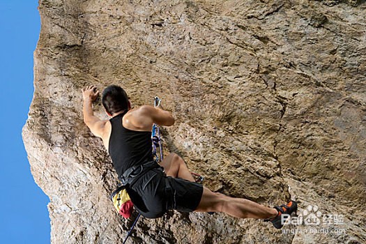 如何在攀岩中使用腰和腿