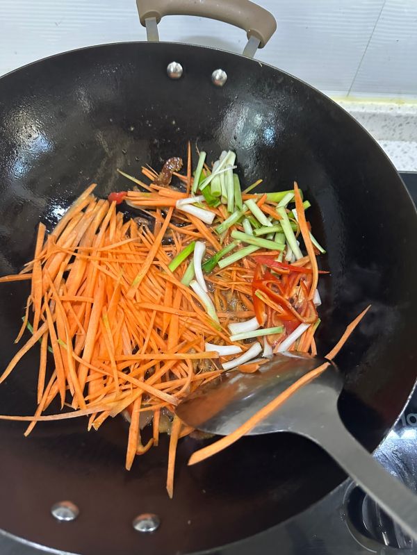 胡萝卜炒千张丝