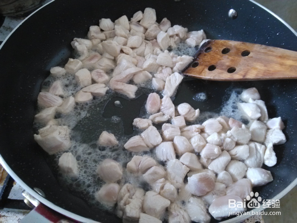 怎么做洋葱炒鸡胸肉(洋葱炒鸡肉)