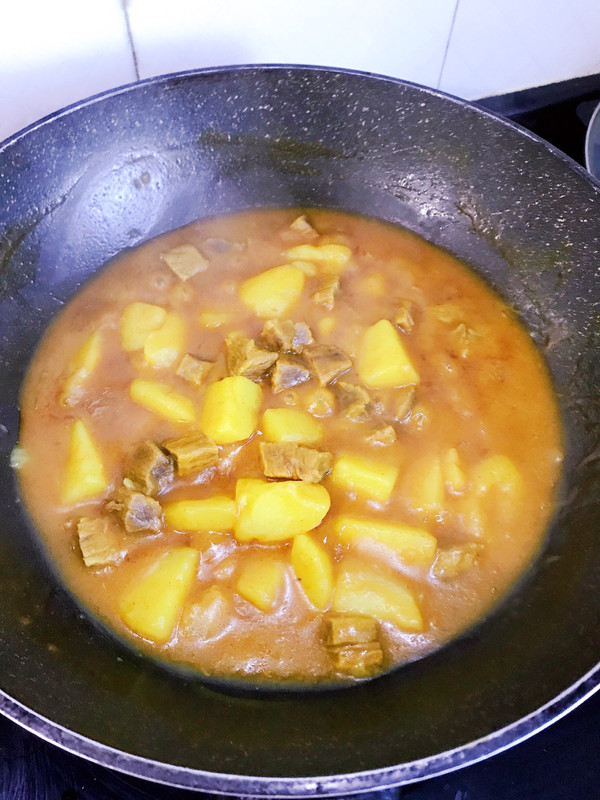 咖喱土豆牛肉拌饭