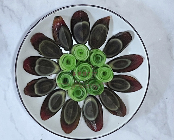 捞汁黄瓜松花蛋