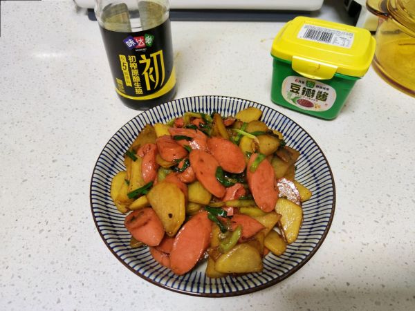 酱香土豆片炒香肠