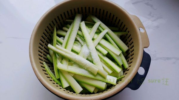 椒蒜肉酱笋瓜条