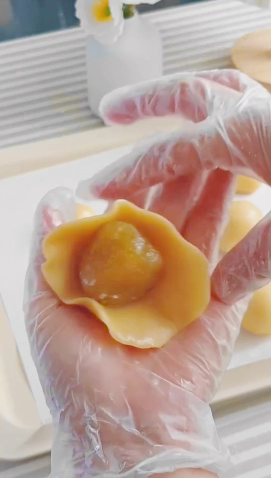 柠香冬翅广式月饼