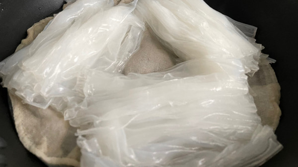 卤牛肉洋葱凉拌粉