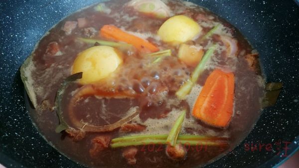 蔬果酱香牛肉面