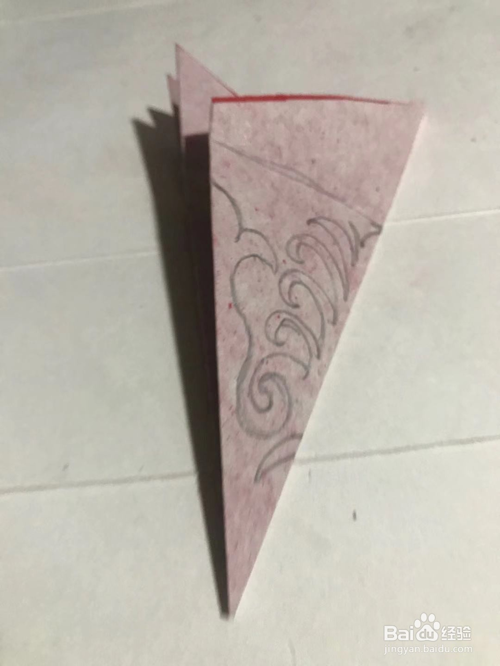 怎样用彩纸裁剪一副十二角窗花图案