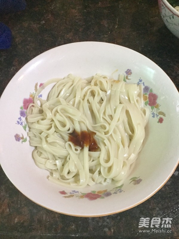 麦菜煮面的做法