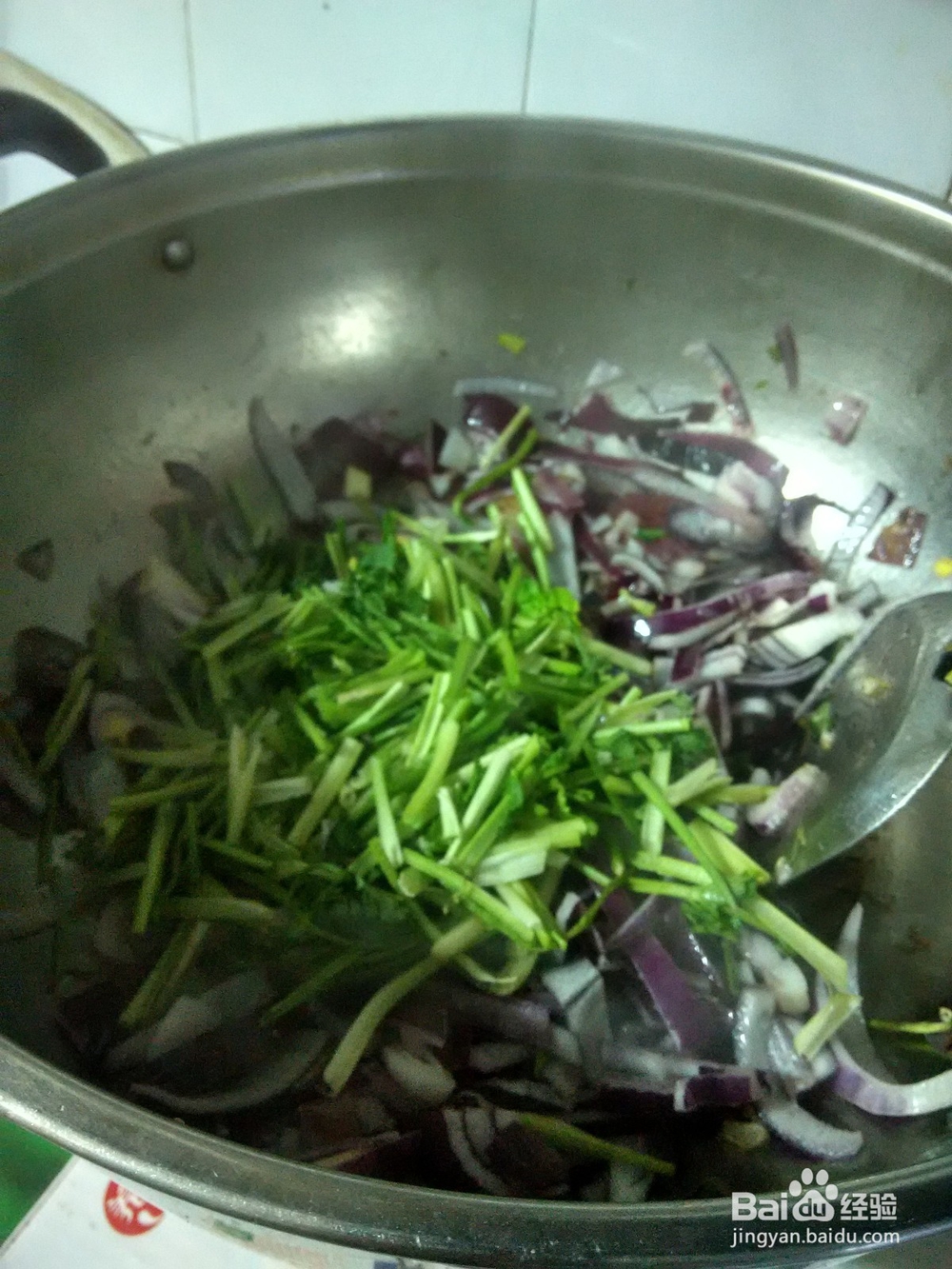 风干肠炒紫洋葱香菜