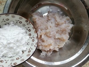 虾仁别再炒着吃了,这样做,大人孩子都爱吃