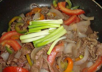 杂蔬炒牛肉的做法