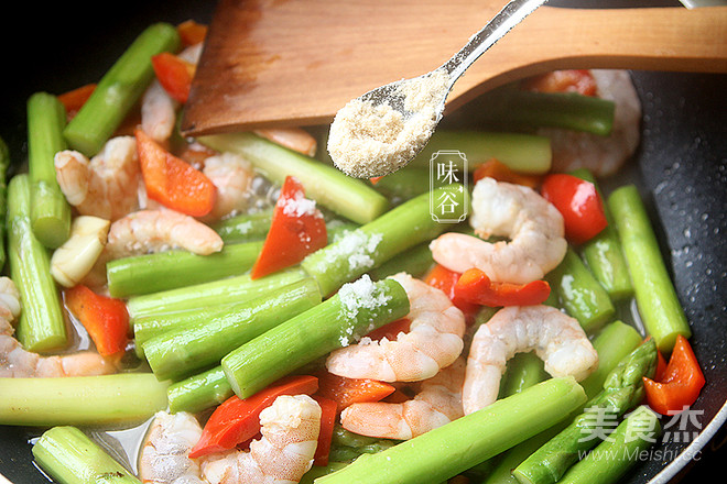 芦笋炒虾仁的做法