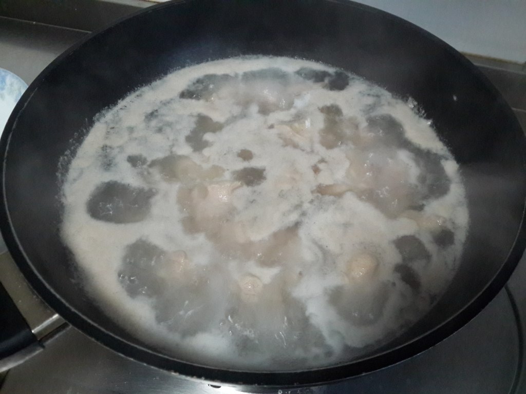 土豆炖鸡腿的做法，有了这个午餐何愁吃不下！