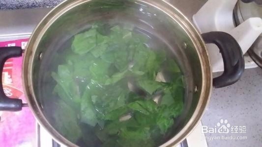 给宝宝制作辅食（菜泥、果泥、蛋黄、粥）