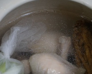 五味老鸭精致鲜汤