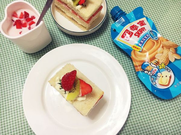 花生酱水果三明治