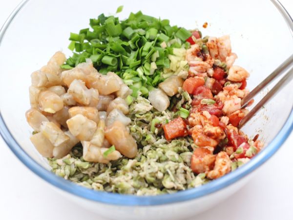 槐花虾仁酱肉包