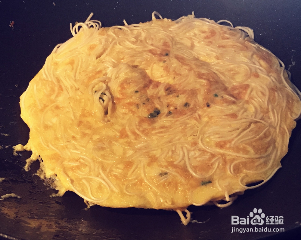 花式做饼-面条做的鸡蛋香葱银丝饼教程