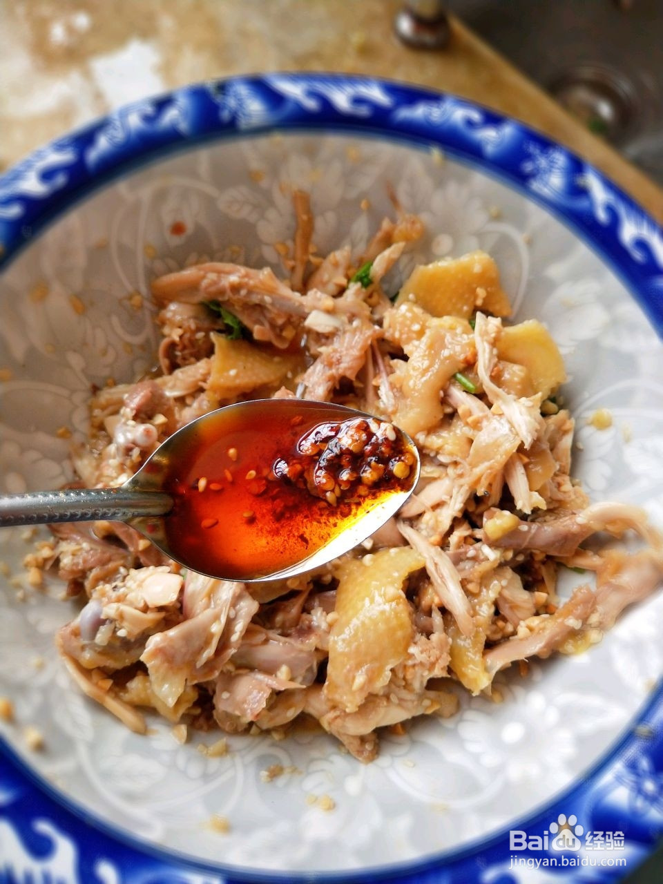 鲜嫩盐焗手撕鸡的做法