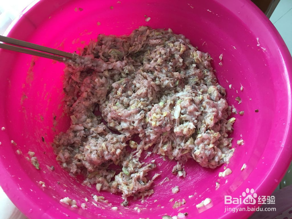 猪肉白菜香菇饺子的做法