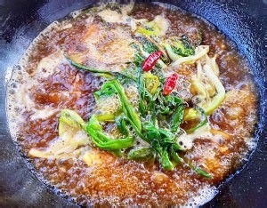 葱煸糖醋鲫鱼的做法