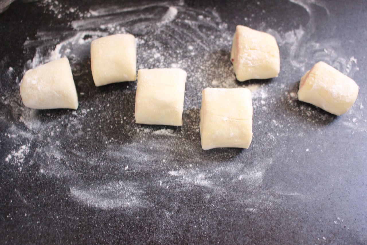 紫薯饼的做法，好吃而不腻！