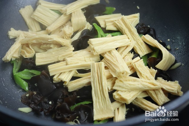 营养美味的木耳炒腐竹