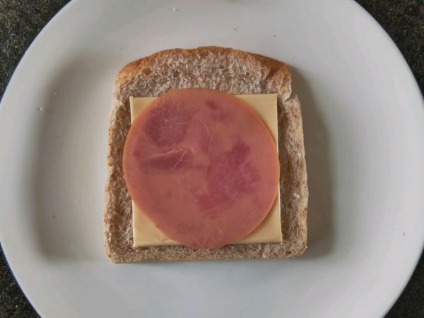 三重奶酪火腿三明治