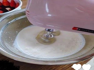 草莓酸奶蛋糕怎么做?