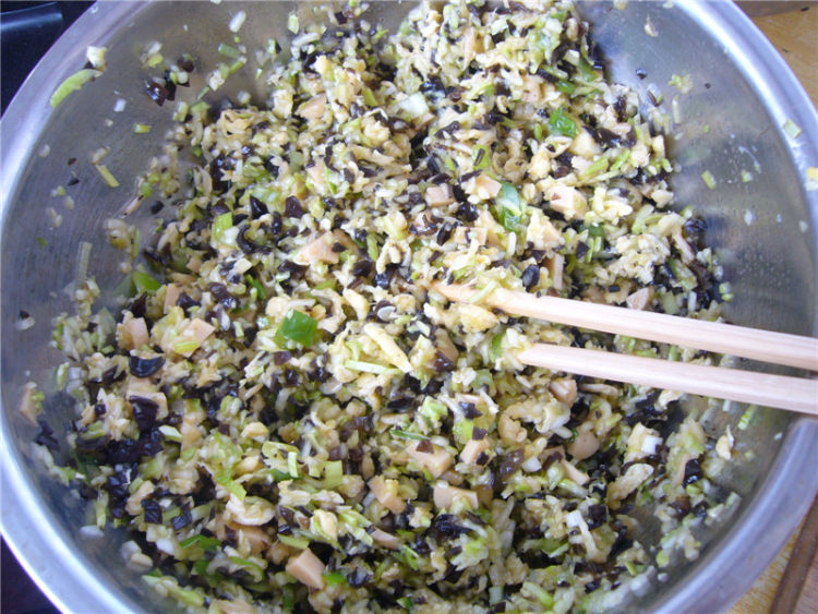 鸡蛋杂蔬包子的做法,我来教你哦!